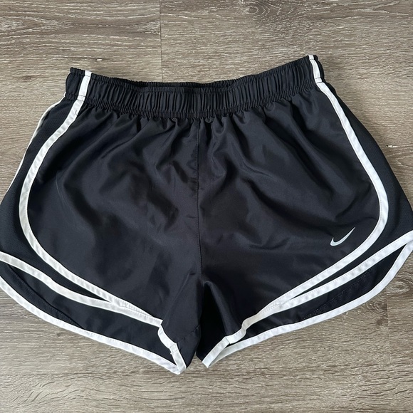 Nike Black and White Women's Running Shorts - Picture 2 of 5